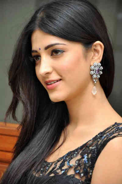 Will the movie– Welcome Back help in boosting Shruti’s popularity in Bollywood? Ganesha finds out…